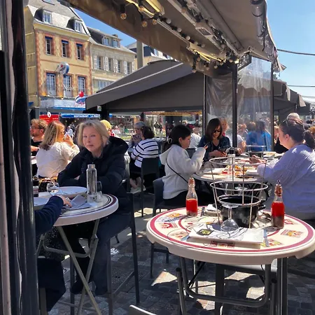 Palace Le Bonheur تروفيي سور مير