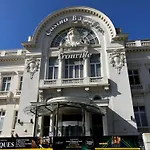 Palace Le Bonheur *