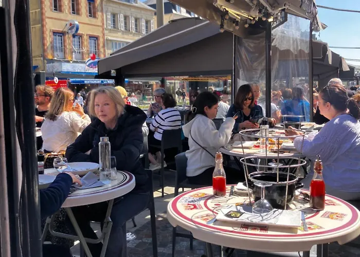 Palace Le Bonheur تروفيي سور مير